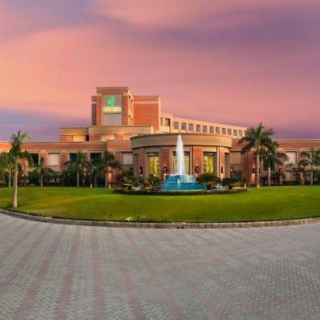 Nirvana Luxury Hotel L Ludhiana Exteriör bild