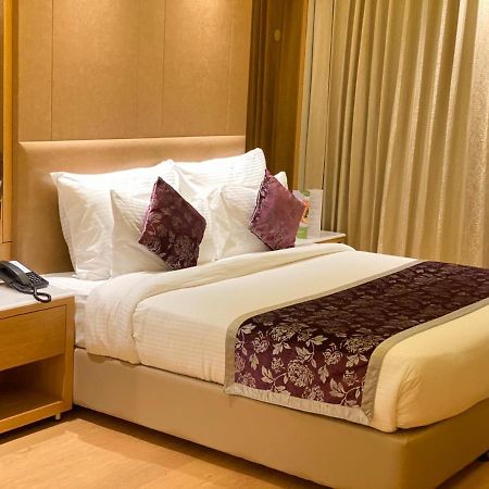 Nirvana Luxury Hotel L Ludhiana Exteriör bild
