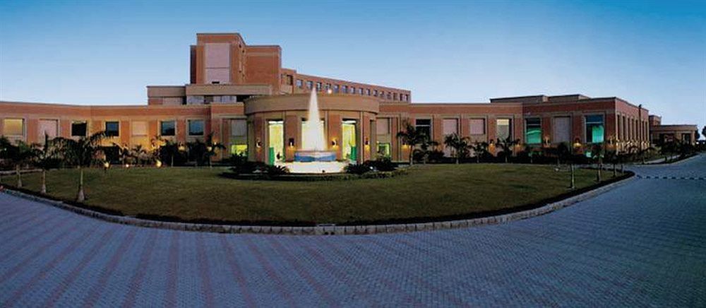 Nirvana Luxury Hotel L Ludhiana Exteriör bild