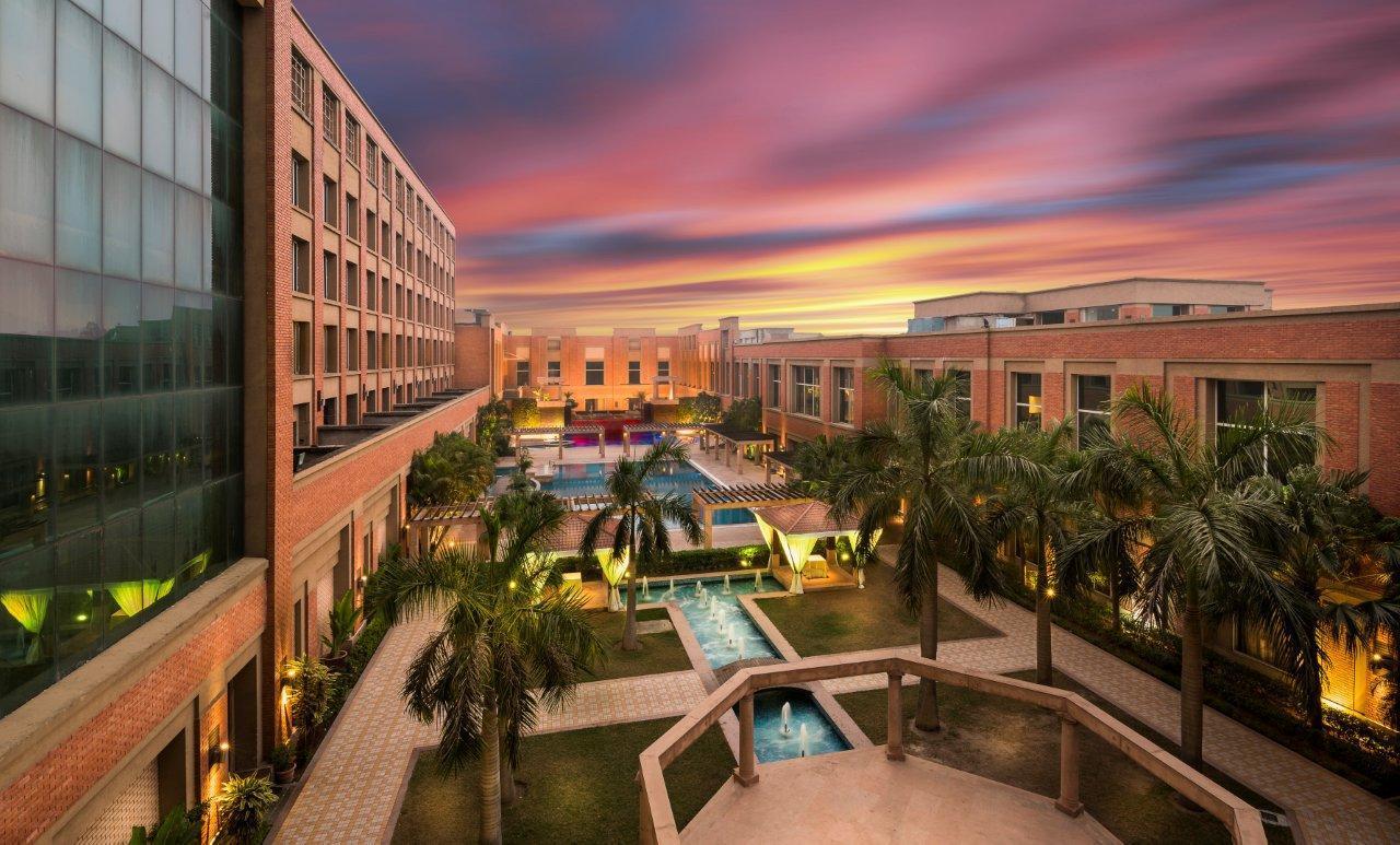 Nirvana Luxury Hotel L Ludhiana Exteriör bild