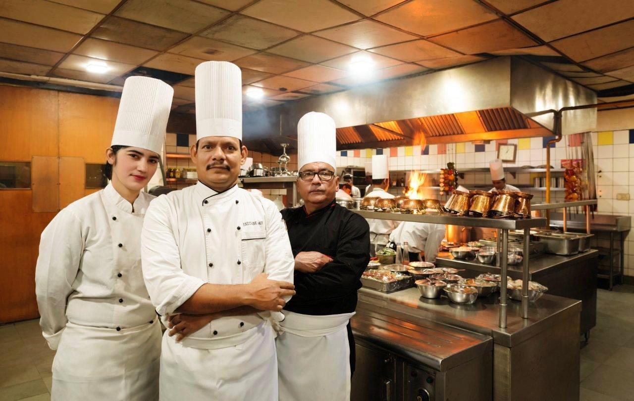 Nirvana Luxury Hotel L Ludhiana Exteriör bild