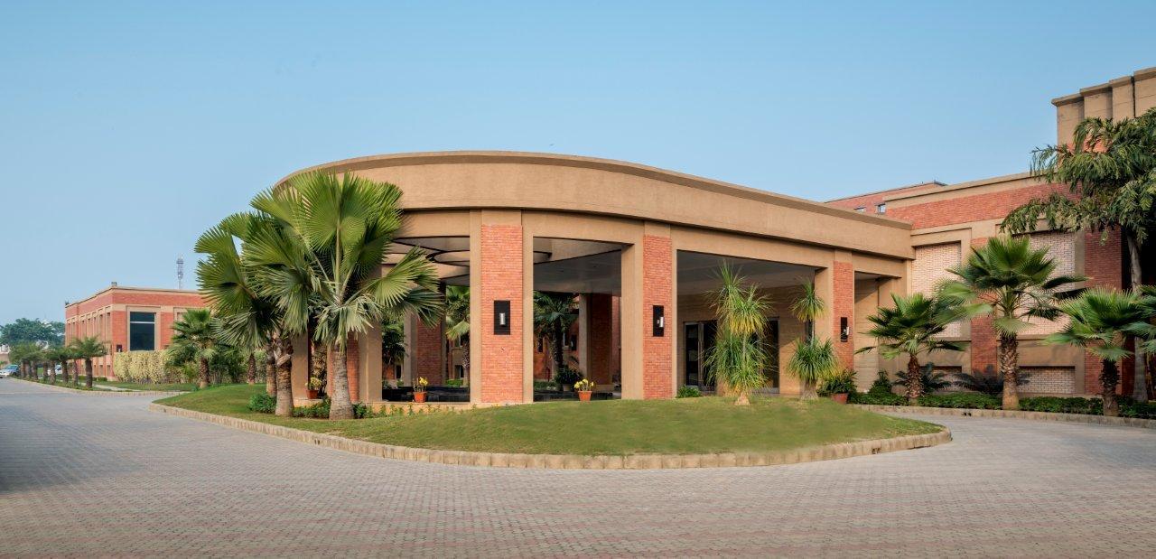 Nirvana Luxury Hotel L Ludhiana Exteriör bild
