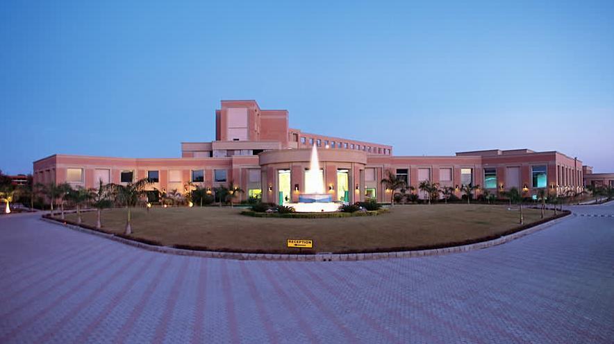 Nirvana Luxury Hotel L Ludhiana Exteriör bild